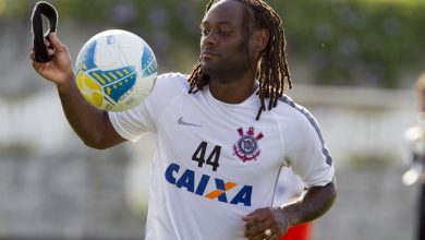 Photo of Vagner Love é apresentado e diz que abrirá mão do carnaval para treinar