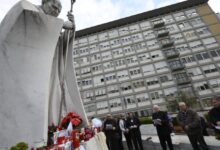 Photo of “Papa Francisco dormiu bem”, informa Vaticano nesta terça-feira